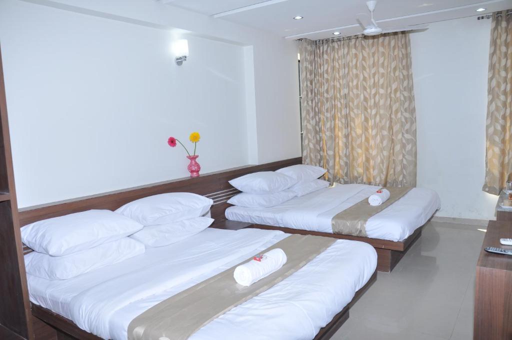 Sai Srushti Hotel Shirdi Bilik gambar